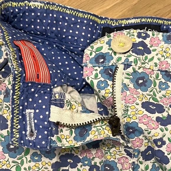 Mini Boden cotton floral shorts size 4 - Picture 3 of 5